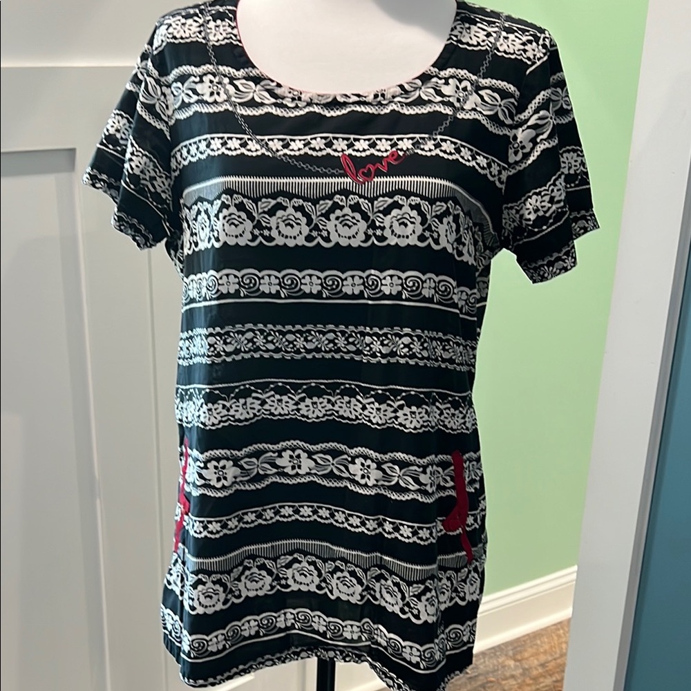 Koi Black and White Short Sleeve Scrub top with Geometric Print. Size M